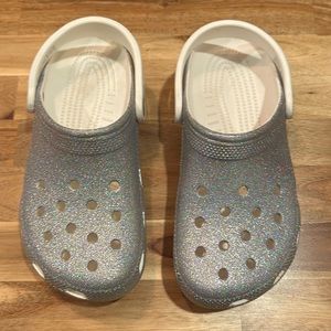 Girls crocs size J6